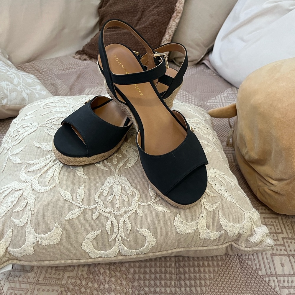 Tommy Hilfiger Women's Black Espadrille Sandals